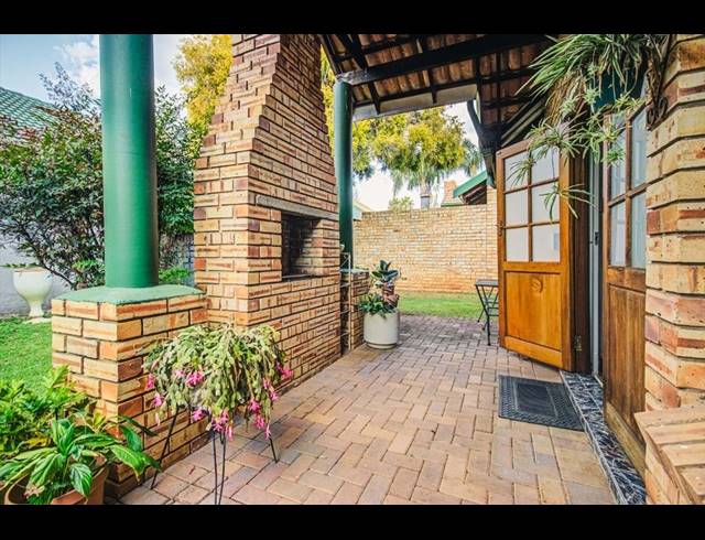 3 BEDROOM APARTMENT FOR SALE IN GLEN MARAIS